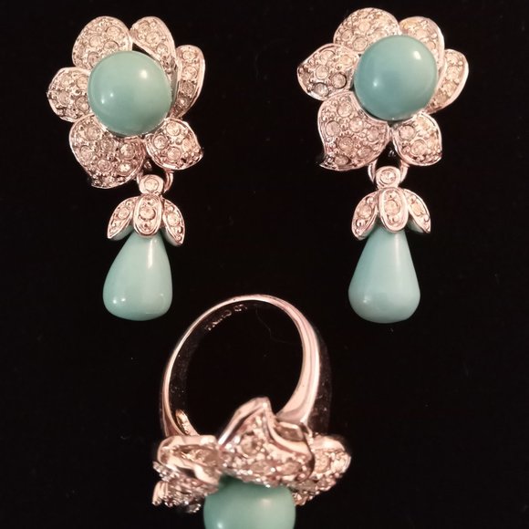 Jewelry - 🎁 FREE GIFT INCLUDED🎁 NWOT Vintage Fashion Jewelry Set: Ring & Earrings
